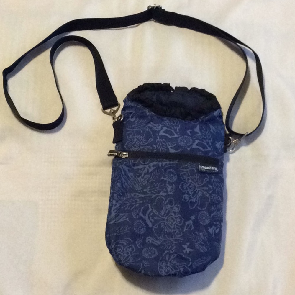 Smooth Trip over shoulder water bottle bag EUC!